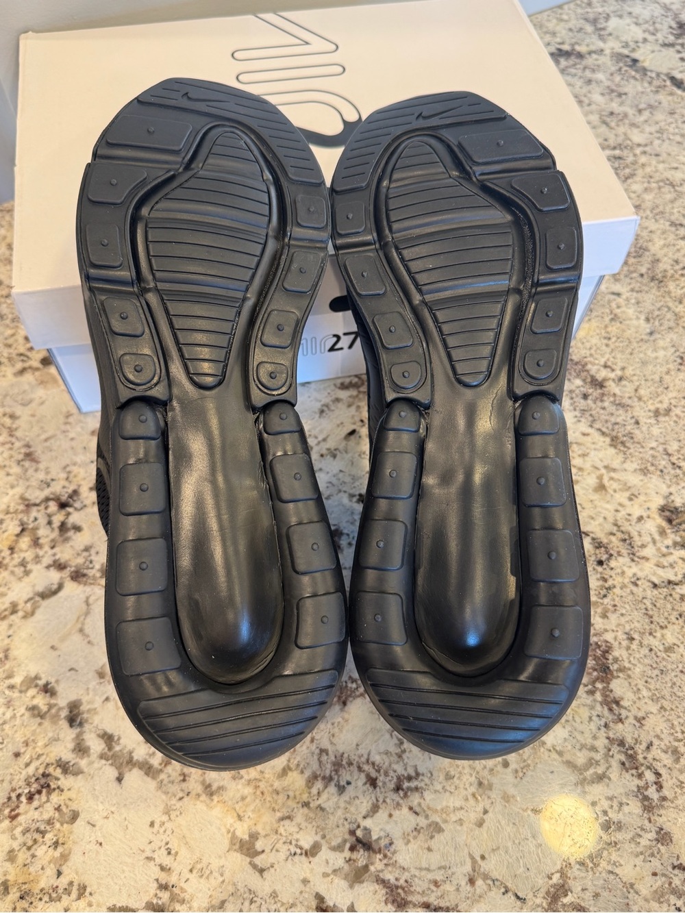 Men’s Nike Air Max 270 - Picture 3 of 5